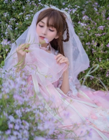 美女图片《花和少女》甜美笑容摄影